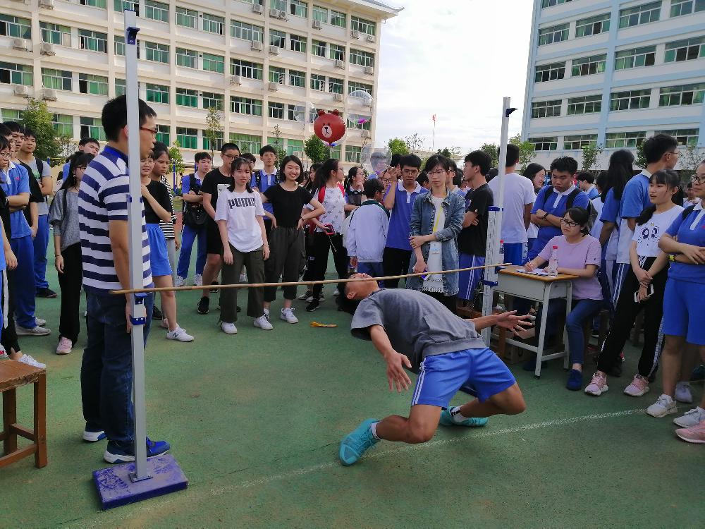 2學(xué)生趣味運動(dòng)會(huì )2.jpg